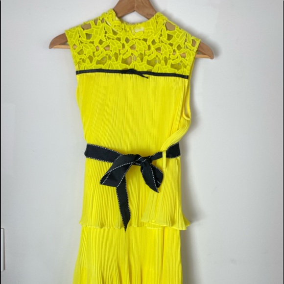 Women's Yellow Tiered Floral Maxi Dress Size Small - Picture 10 of 12